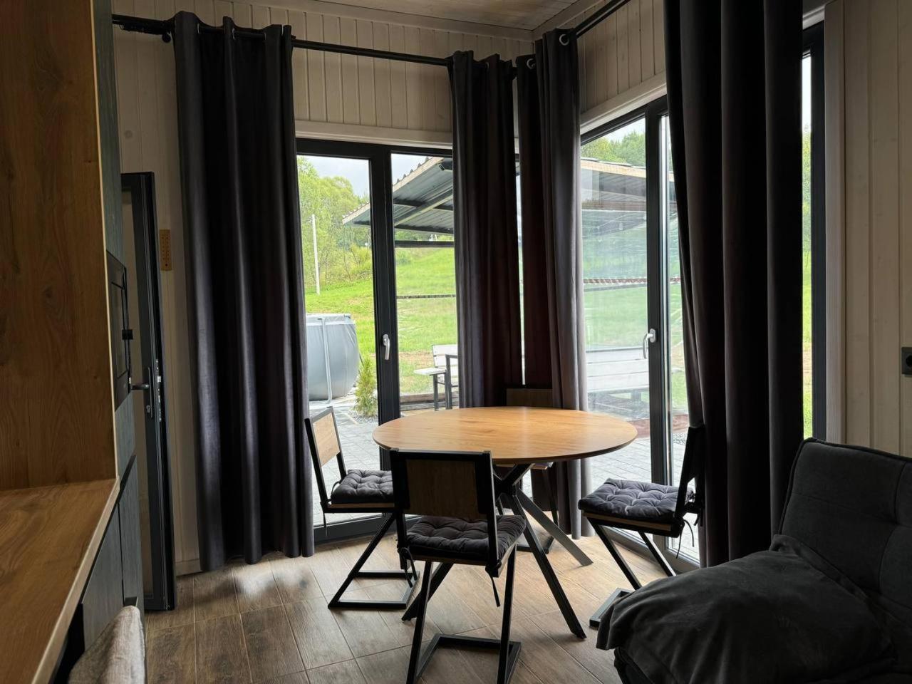 Tustan Apart Urych Buitenkant foto