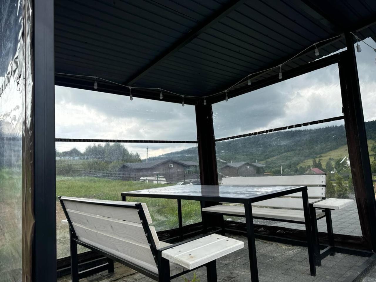 Tustan Apart Urych Buitenkant foto