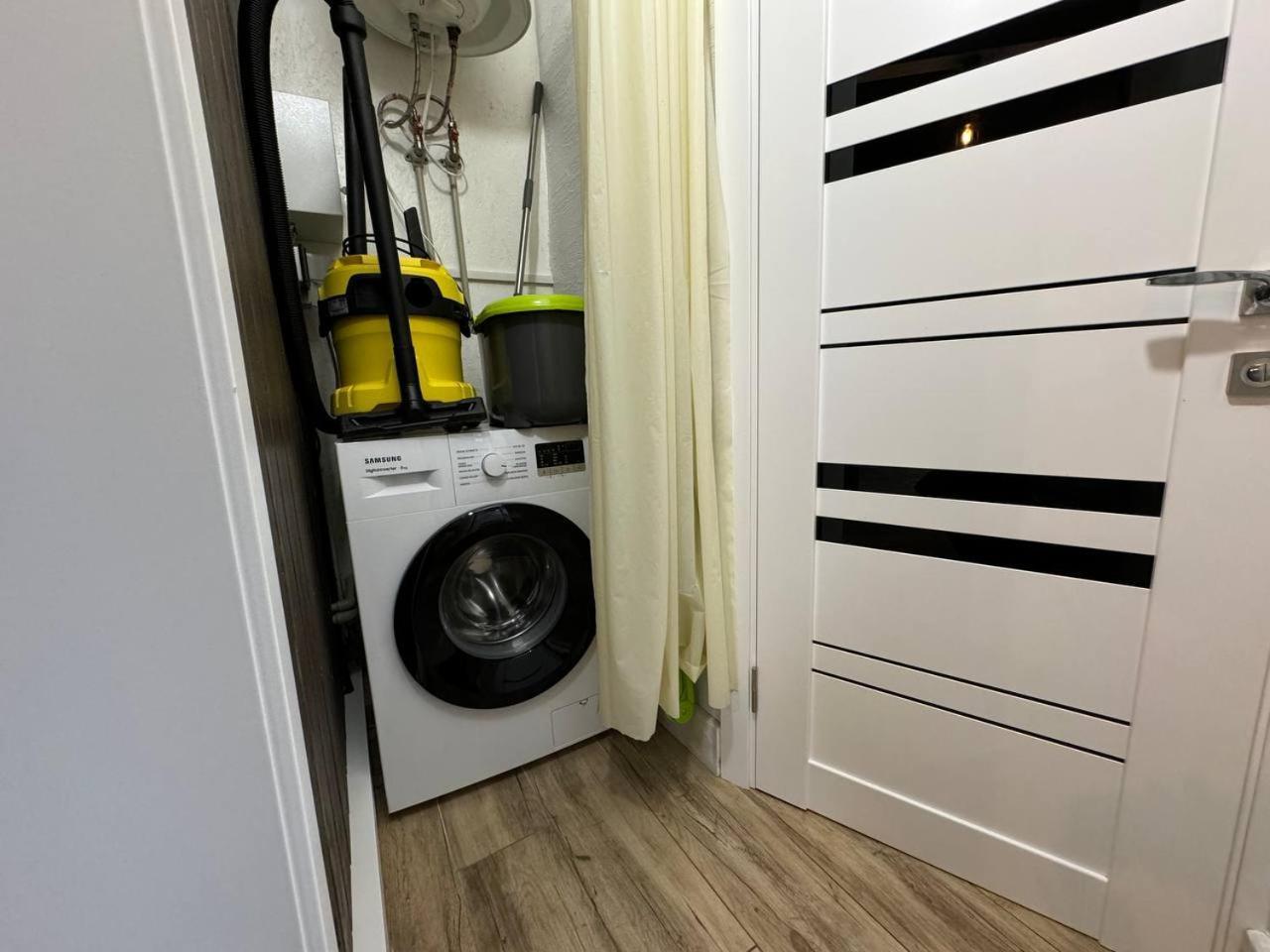 Tustan Apart Urych Buitenkant foto